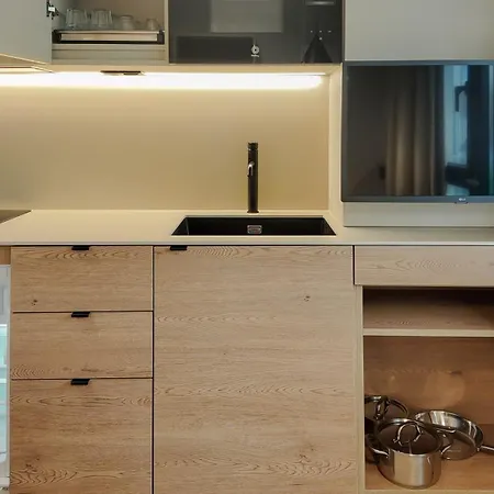 Blau Student Housing - Students Only Apartment *